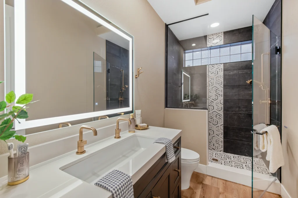 Elegant alpine bathroom design with luxury finishes and a cozy, inviting atmosphere.